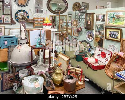 Antiques and collectables at Brackley Antique Cellar, Draymans Walk, Brackley, Northamptonshire, England, United Kingdom Stock Photo