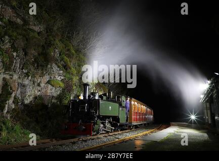 No 7 pauses at Nant Gwernol station on the Talyllyn Railway. Stock Photo