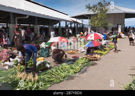 dh  WEWAK PAPUA NEW GUINEA Local people vegetable fruit market Stock Photo