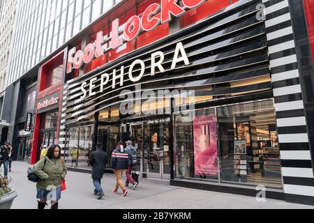 New York, NY - March 18, 2020: Sephora cosmetics store on 34th street closed due to ongoing coronavirus cases and fears Stock Photo