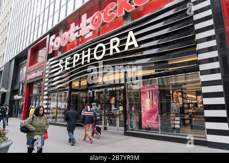 New York, USA. 18th Mar, 2020. Sephora cosmetics store on 34th street closed due to ongoing coronavirus cases and fears (Photo by Lev Radin/Pacific Press) Credit: Pacific Press Agency/Alamy Live News Stock Photo