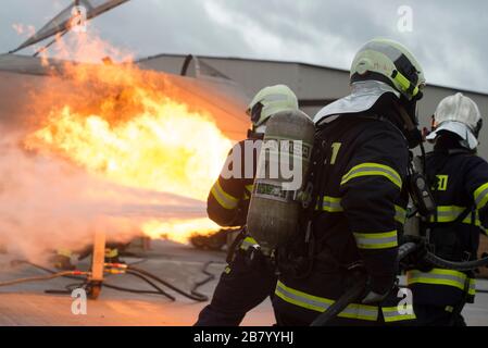 firefighter nato firefighters aircraft alamy airman flames extinguish force 1st mobile class