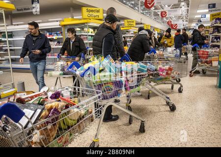 London, UK. 19th Mar, 2020. Panic shopping first thing this morning in a Tesco superstore in South London, UK . People get prepared as London may face a coronavirus lockdown similar to those seen in other European cities. Credit: Jeff Gilbert/Alamy Live News Stock Photo