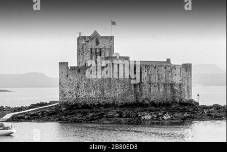 Kisimul Castle sits on a rocky islet in the bay just off the coast of Barra. Legend has it that this has been the stronghold of the MacNeils since the Stock Photo