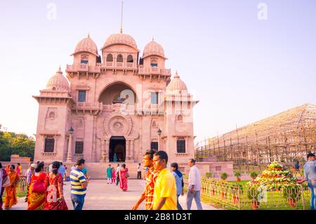 Beluṛ Maṭh Ramakrishna Math and Mission, founded by Swami Vivekananda. Temple is famous architecture of Christian Islamic, Hindu Buddhist art motifs U Stock Photo