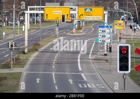Dresden, Germany. 19th Mar, 2020. No vehicles are visible, and only a few passers-by walk along St. Petersburger Straße, a section of Bundesstraße 170. The enu-like coronavirus is increasingly bringing public life in Saxony to a standstill. Credit: Sebastian Kahnert/dpa-Zentralbild/dpa/Alamy Live News Stock Photo