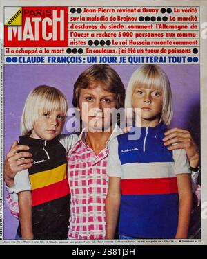 Frontpage of French news and people magazine Paris-Match, n° 1368, August 19th 1975, French pop singer Claude Francois and his children,1975, France Stock Photo