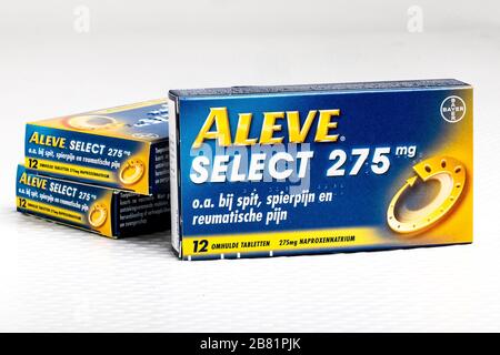 TILBURG - 17-03-2020, Packshot of painkiller, pain reliever. Aleve ...