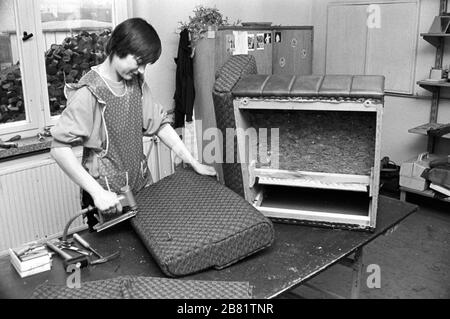30 November 1984, Saxony, Eilenburg: In the mid-1980s furniture was repaired or upholstered with new fabric in an upholstery company in Eilenburg. Exact date of recording not known. Photo: Volkmar Heinz/dpa-Zentralbild/ZB Stock Photo