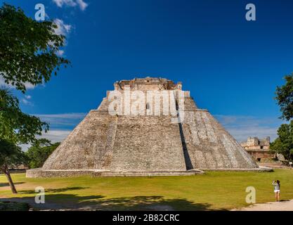 Piramide Del Adivino (Magicians House), Maya Ruins At Uxmal ...