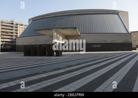 Milan, Italy. 19th Mar, 2020. A general view of Bicocca District on March 19, 2020 in Milan, Italy. Spring blooms in the suburbs as the Italian government continues to enforce the nationwide lockdown measures to control the spread of COVID-19. Credit: Mairo Cinquetti/Alamy Live News Stock Photo