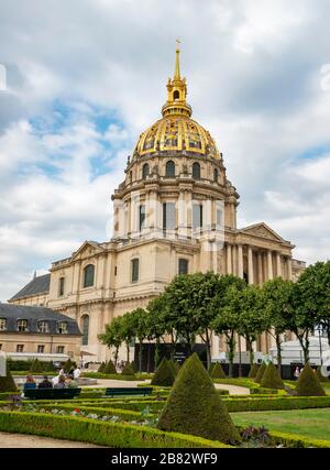 Park in front of the Cathedral of the Invalides, Tomb of Napoleon I, Hotel des Invalides, Paris, Ile-de-France, France Stock Photo