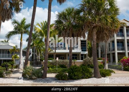 Sarasota, Florida, USA. Always popular with tourists and locals alike, St. Armand Circle on Lido Key is near a ghost-town during the COVID-19 outbreak Stock Photo