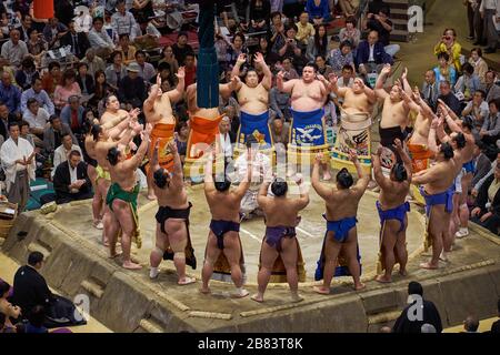 Sumo wrestlers in sumo wrestling ring for closing ceremony tradition at 2013 September Grand Sumo Tournament at the Ryogoku Kokugikan, Tokyo, Japan Stock Photo