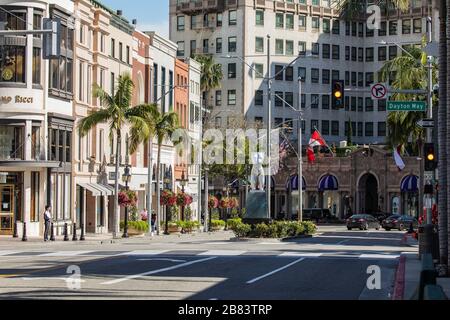 Beverly Hills, USA. 18th Mar, 2020. High-end businesses on Rodeo Drive in Beverly Hills shut down and close due to the Covid19 emergency. 3/18/2020 Beverly Hills, CA USA (Photo by Ted Soqui/SIPA USA) Credit: Sipa USA/Alamy Live News Stock Photo