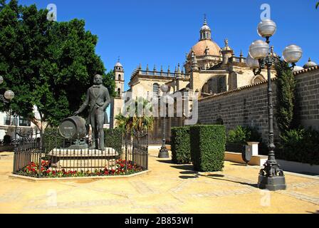 Cathedral with a statue of Manuel Maria Gonzalez Angel (Tio Pepe) in foreground, Jerez de la Frontera, Andalusia, Spain. Stock Photo