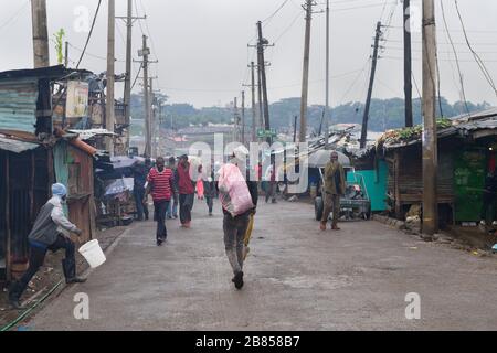 Road through Mathare slum, Nairobi, Kenya.  Mathare is a collection of slums in North East of central Nairobi, Kenya with a population of approximatel Stock Photo