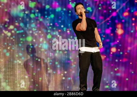 Orlando, Florida. March 13, 2020. Luis Fonsi singing in Mardi Gras Concert at Universal Studios Stock Photo