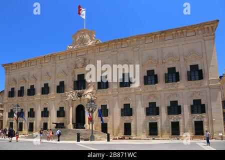 Valletta. Malta. Old Town.  Auberge de Castille et Leon in Castille Place. The residence and office of the Prime Minister of Malta. Stock Photo