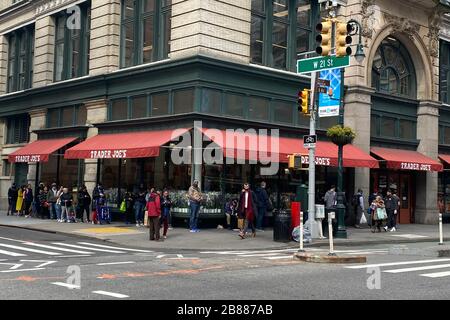 New York, NY, USA. 30th Mar, 2020. Line forming outside of Trader JoeÕs in Chelsea after NYÕs Governor Cuomo instituted a 100% work at home policy to combat the spread of the Coronavirus on March 20, 2020 in NE York City. Credit: Rainmaker Photo/Media Punch/Alamy Live News Stock Photo