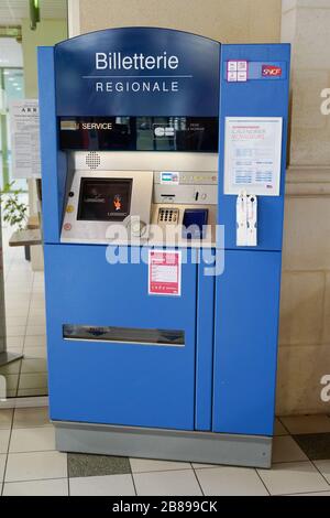 Bordeaux , Aquitaine / France - 09 23 2019 : sncf machine to buy train tickets in the station Stock Photo