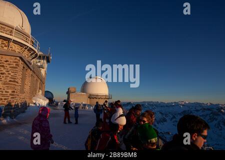 Sunset at Pic du Midi de Bigorre, a 2877m mountain in the French Pyrenees, home to an astronomical observatory and visitors centre. The observatory is Stock Photo