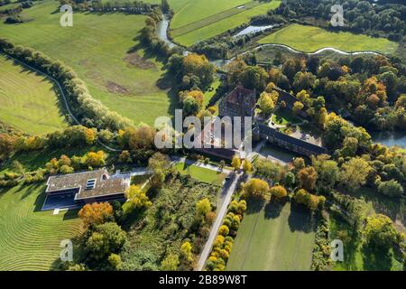 , Water Castle and former Knights Castle Heessen at river Lippe, 24.10.2013, aerial view, Germany, North Rhine-Westphalia, Ruhr Area, Hamm Stock Photo
