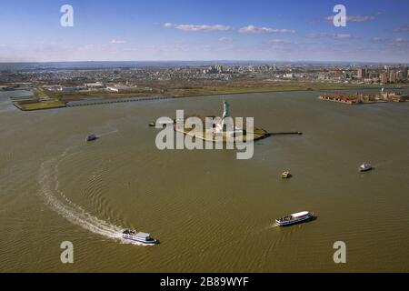 , Statue of Liberty on Liberty Iceland in the New York harbor, 12.04.2009, aerial view, USA, New York City Stock Photo