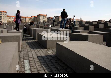 English Memorial To The Murdered Jews Of Europe 日本語 虐殺されたヨーロッパのユダヤ人のための記念碑 26 March 10 Anthro Copyleft Talk S File Anthro Copyleft Talk Stock Photo Alamy