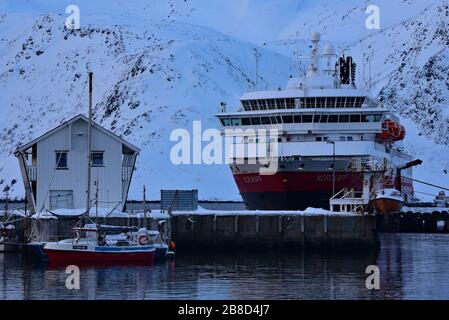 MS Nordkapp docked at Hønningsvåg Port, the gateway to Nordkapp, the northernmost Norwegian town, Troms og Finnmark County, Norway, Europe. Stock Photo