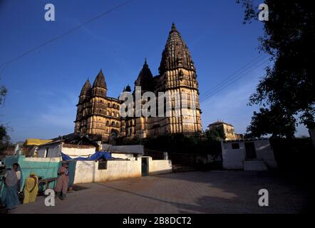 Women in a street near the Chaturbhuj Temple, dedicated to Lord Vishnu. Orchha in Madhya Pradesh, India. Stock Photo