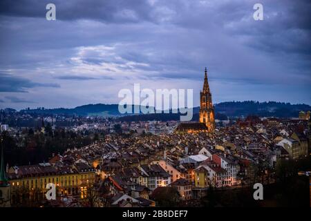 City view at dawn, view from the rose garden to the old town, Bern Cathedral, Nydegg district, Bern, Canton of Bern, Switzerland Stock Photo