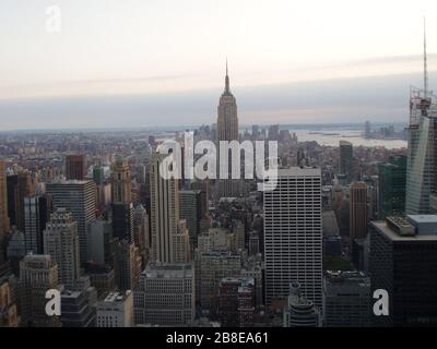 Polski Widok Na Empire State Building Z Rockefeller Center 4 March 2009 Original Upload Date Transferred From Pl Wikipedia To Commons By Masur Using Commonshelper Pan Piotr Kruczek At Polish Wikipedia Stock Photo Alamy