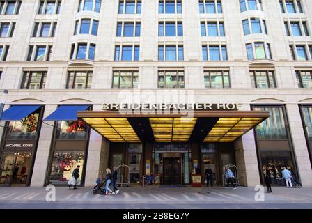 Exterior view of the luxury hotel „Breidenbacher Hof“ on Königsallee. The hotel has a tradition of more than 200 years. Stock Photo