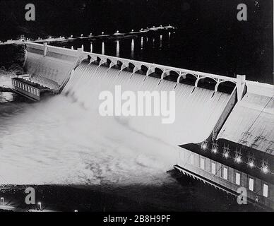 Grand Coulee Dam night no forebay. Stock Photo