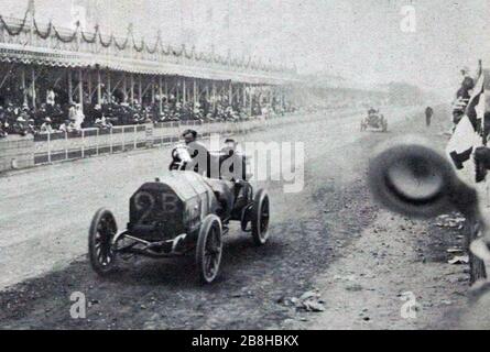 Grand Prix De L'ACF 1906 Burton Sur Mercedes Devant Le Tableau D ...