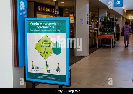 TILBURG - 22-03-2020, Albert Heijn precaution and empty shelfs Stock Photo