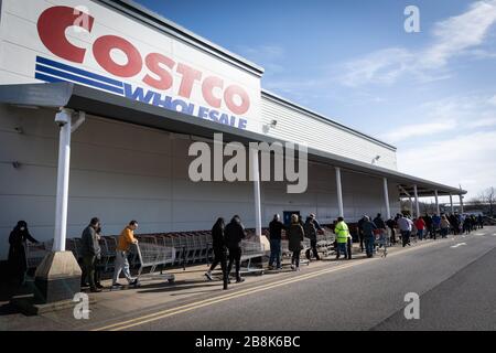 Manchester, UK. 21st Mar, 2020. Queues at Costco, Trafford Park this morning. People were queuing an hour before opening time, despite advice from the government to be responsible when you shop and think of others. Credit: Andy Barton/Alamy Live News Stock Photo