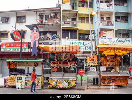 Man walking in front of empty hawker food stalls on Jalan Alor Street Bukit Bintang, Kuala Lumpur Malaysia. Stock Photo