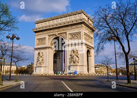 France, Paris, the Arc de Triomphe and the Place Charles de Gaulle-Etoile during the containment of Covid 19 Stock Photo