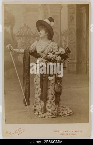 Portrait of Sarah Bernhardt (1844-1923), actress, in the role of Tosca 'Portrait de Sarah Bernhardt (1844-1923), comédienne, dans le rôle de la Tosca', 1887. Photographie de Nadar (Félix Tournachon, 1820-1910). Paris, musée Carnavalet.