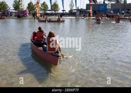 healthy lifestyle - paddling canoe in waterfront park (Toronto) Stock Photo