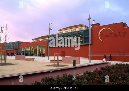 Turin, Piedmont/Italy-01/26/2007- The Opening of the Eataly market in Turin, the first location of shopping centers of quality Italian food. Stock Photo