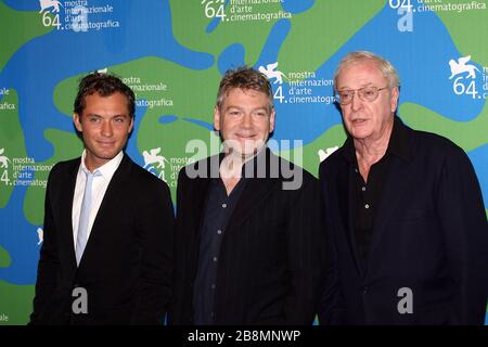 Venice, 30/08/2007. Jude Law, Kenneth Branagh and Michael Caine attending the photocall for the film 'Sleuth' directed by Kenneth Branagh. Stock Photo