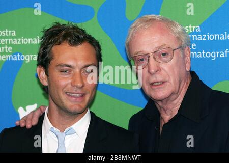 Venice, 30/08/2007. Jude Law and Michael Caine attending the photocall for the film 'Sleuth' directed by Kenneth Branagh. Stock Photo