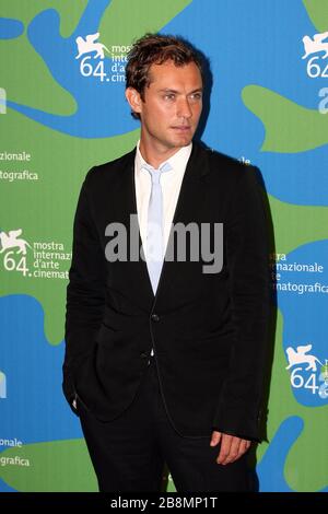 Venice, 30/08/2007. Jude Law attending the photocall for the film 'Sleuth' directed by Kenneth Branagh. Stock Photo