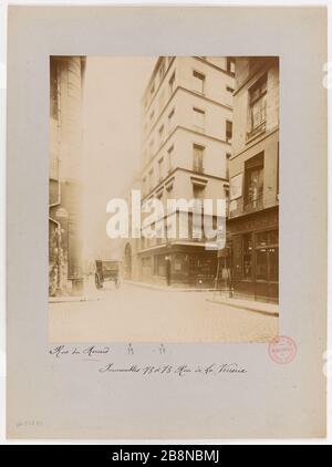 Rue du Renard / Buildings 73 and 75 Rue de la glassware. Houses, 73-75 rue de la Verrerie, 4th district, Paris. Immeubles, 73-75 rue de la Verrerie, côté rue du Renard. Paris (IVème arr.). Photographie de l'Union Photographique de France (UPF). Aristotype à la gélatine, entre 1894 et 1920. Paris, musée Carnavalet. Stock Photo