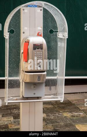 Italian public telephone Stock Photo - Alamy