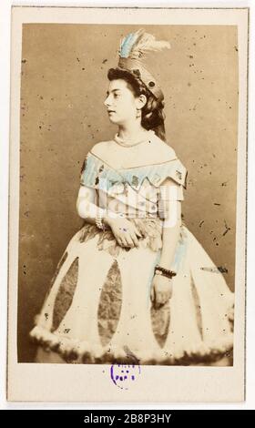 Portrait of Marie Tissier, actress Portrait de Marie Tissier, actrice