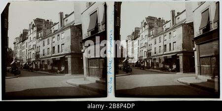 STREET OF PRIESTS SAINT-SEVERIN, 5TH DISTRICT Rue des Prêtres-Saint-Séverin, 5ème arrondissement. 1934. Photographie anonyme. Paris, musée Carnavalet. Stock Photo